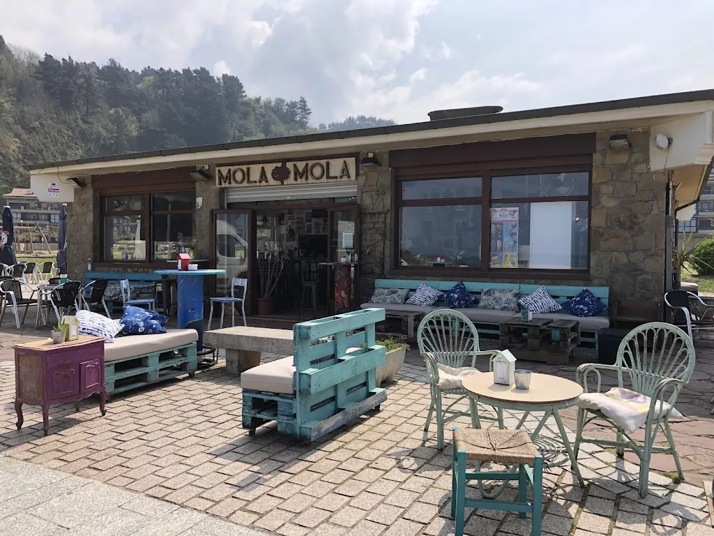 Mola Mola Orio beach bar restaurant in Orio