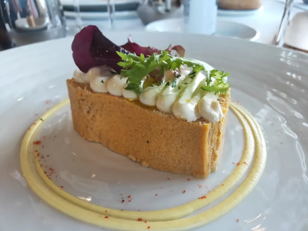 Frans Enero_HIKA Upategia_Villabona_recensione