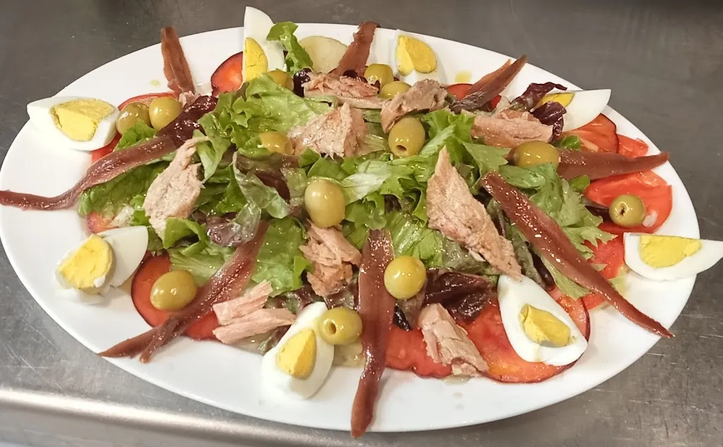 Beti Gazte Elkartea Taberna restaurant in Zaldibia