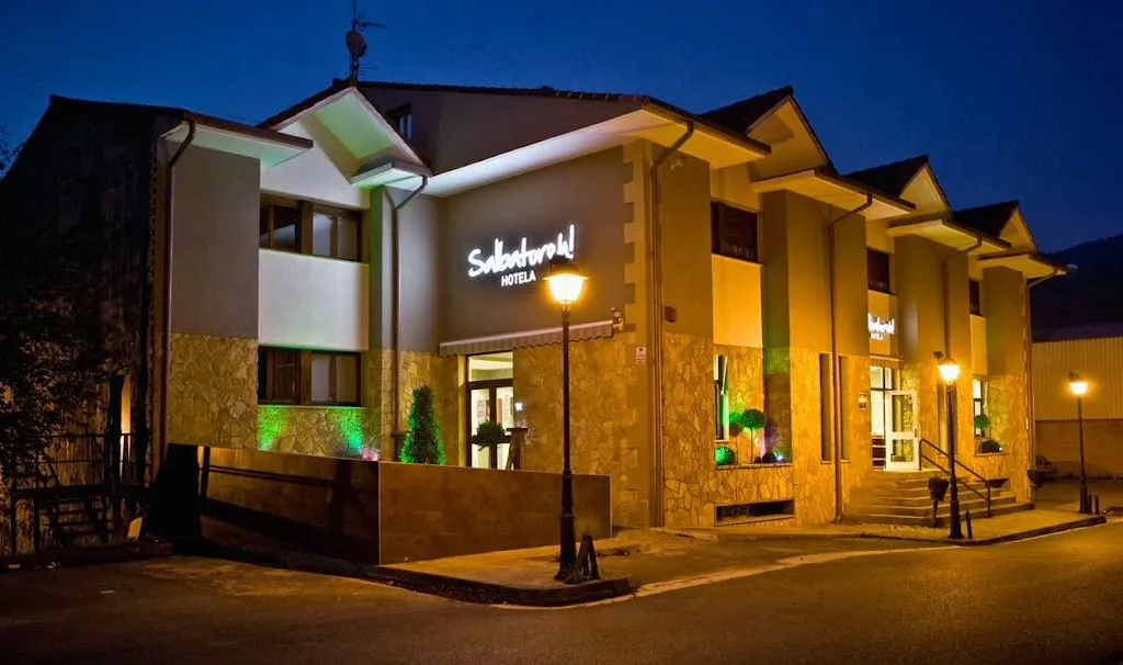 Hotel Salbatoreh! restaurant in Zegama