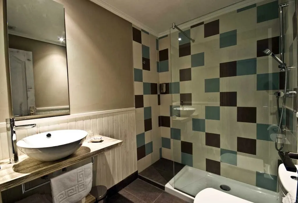 Hotel Salbatoreh!_Zegama_slider_image_3