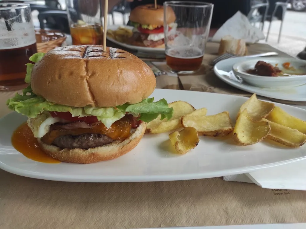 clo ho_La Amistad_Pasaia_review