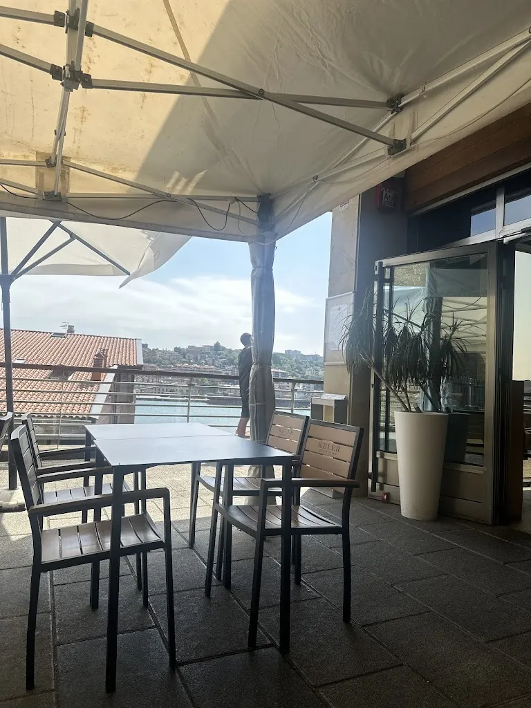 Murray Hitchens_ONTZIOLA JATETXEA_Pasaia_recensione