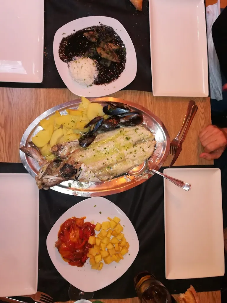 Hegaluze Taberna Jatetxea restaurant in Pasaia