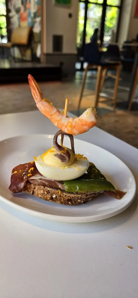 Stacy Ziegler_Tolosako frontoia_Tolosa_review