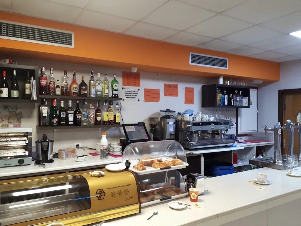 Timothy Carr_Restaurante Stop & Food_Agullana_review