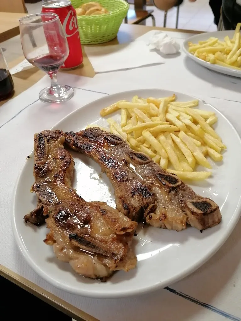 Restaurante Stop & Food_Agullana_slider_image_3