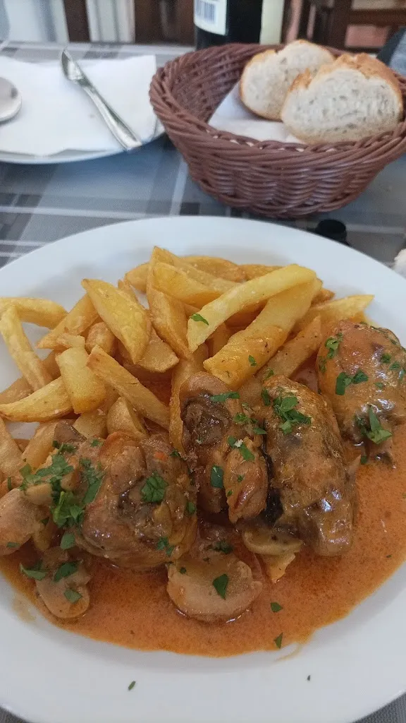 Adolfo Garcia_El Oasis Bar Restaurante_Viveros_review