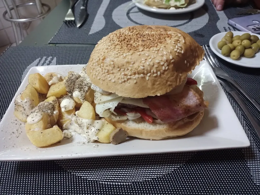 Jamie Hay_Bar La Plaça_Bàscara_review