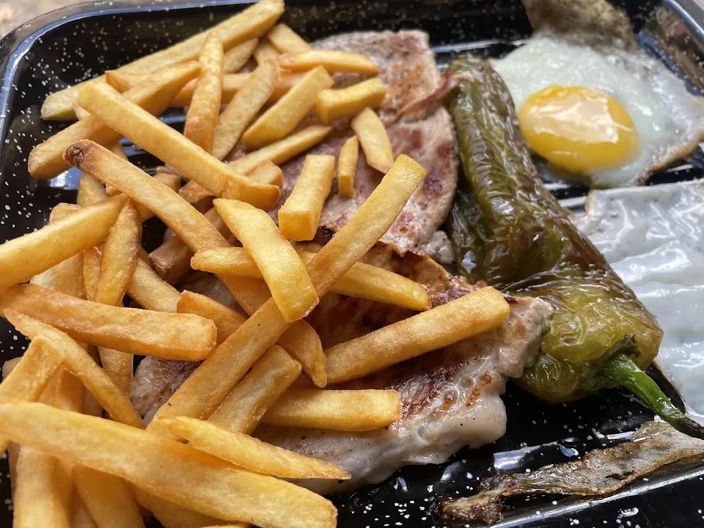 Toni Martinez_Bar La Plaça_Bàscara_review