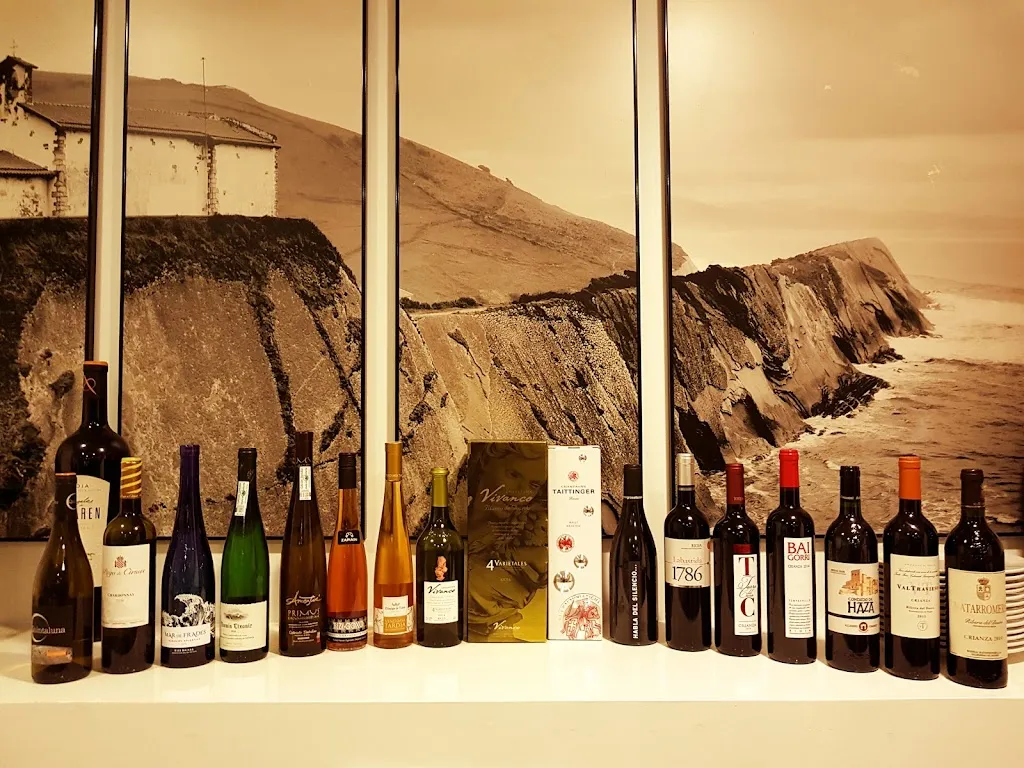 Bai Bidea Batzokia Zumaia restaurant in Zumaia