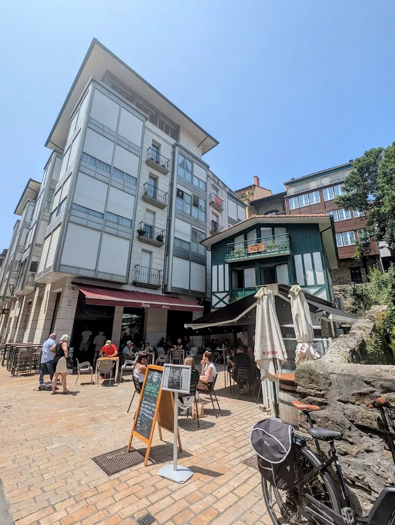 Mark Auchincloss_Bar Trapaia_Zumaia_review