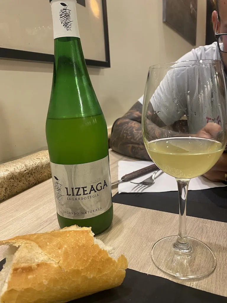 Lucia Morlanes_Bar Trapaia_Zumaia_review