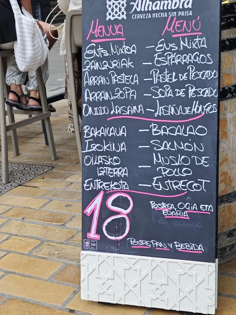 María de los Ángeles Ramírez González_Bar Trapaia_Zumaia_review