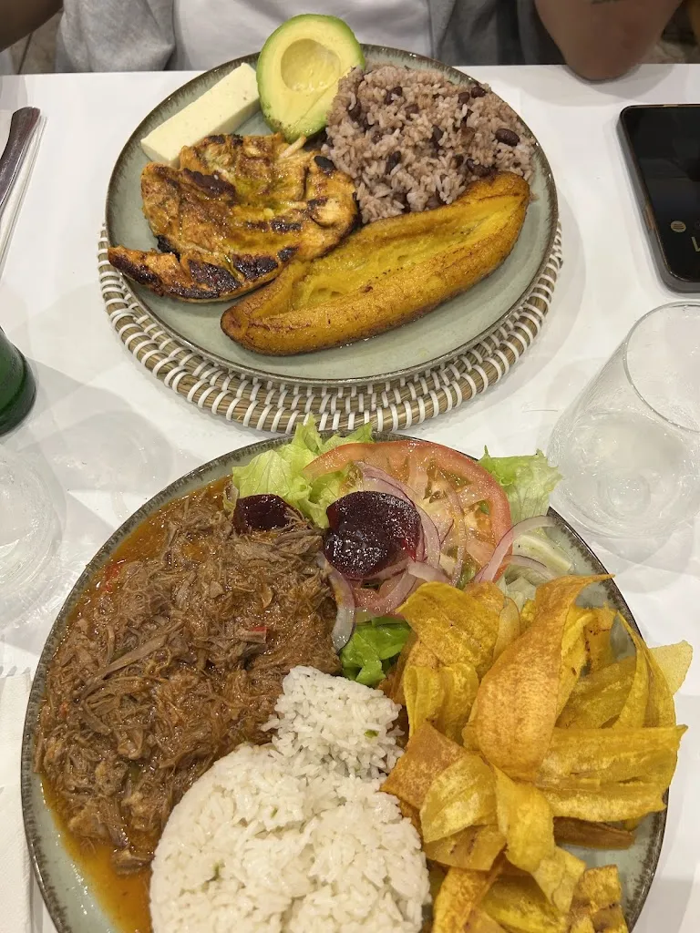 Asheley Alvarez_LAS PALMERAS ZARAUTZ_Zarautz_review