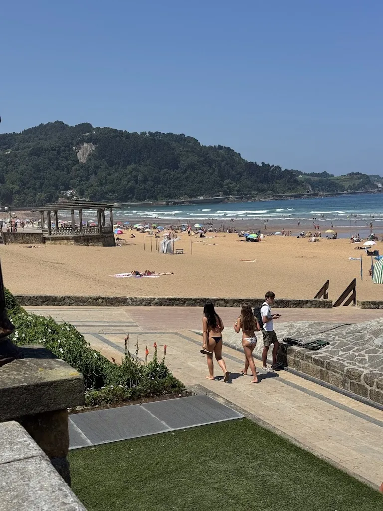 Dr. Michael Bormann_Aka'ula_Zarautz_review