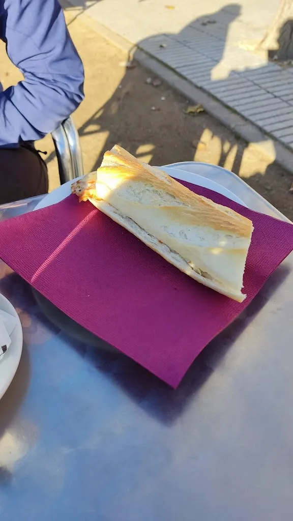 Pere Vila Soler_Bar cafeteria el quinto_Bescanó_review