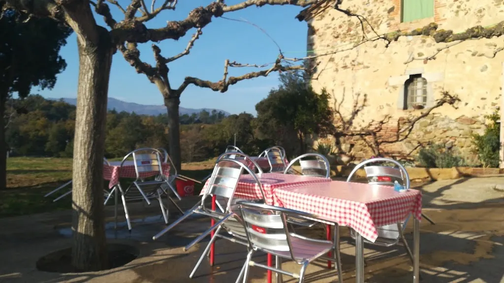 La Masia de Mas Llunès restaurant in Bescanó