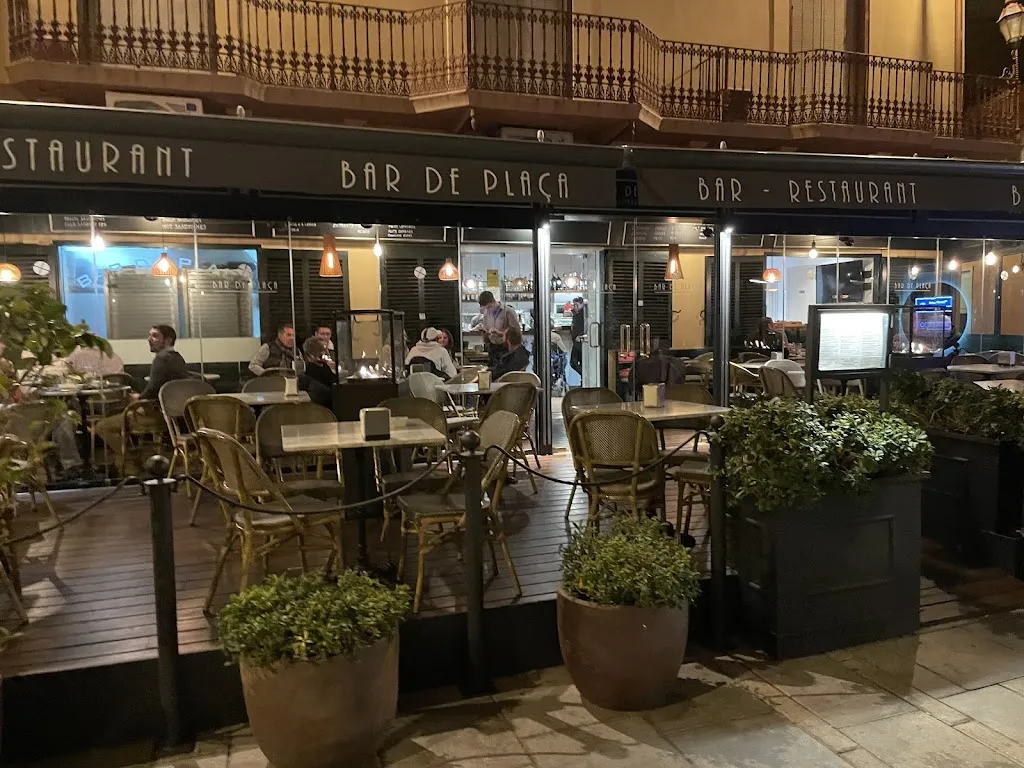 Bar de Plaça restaurant in Begur