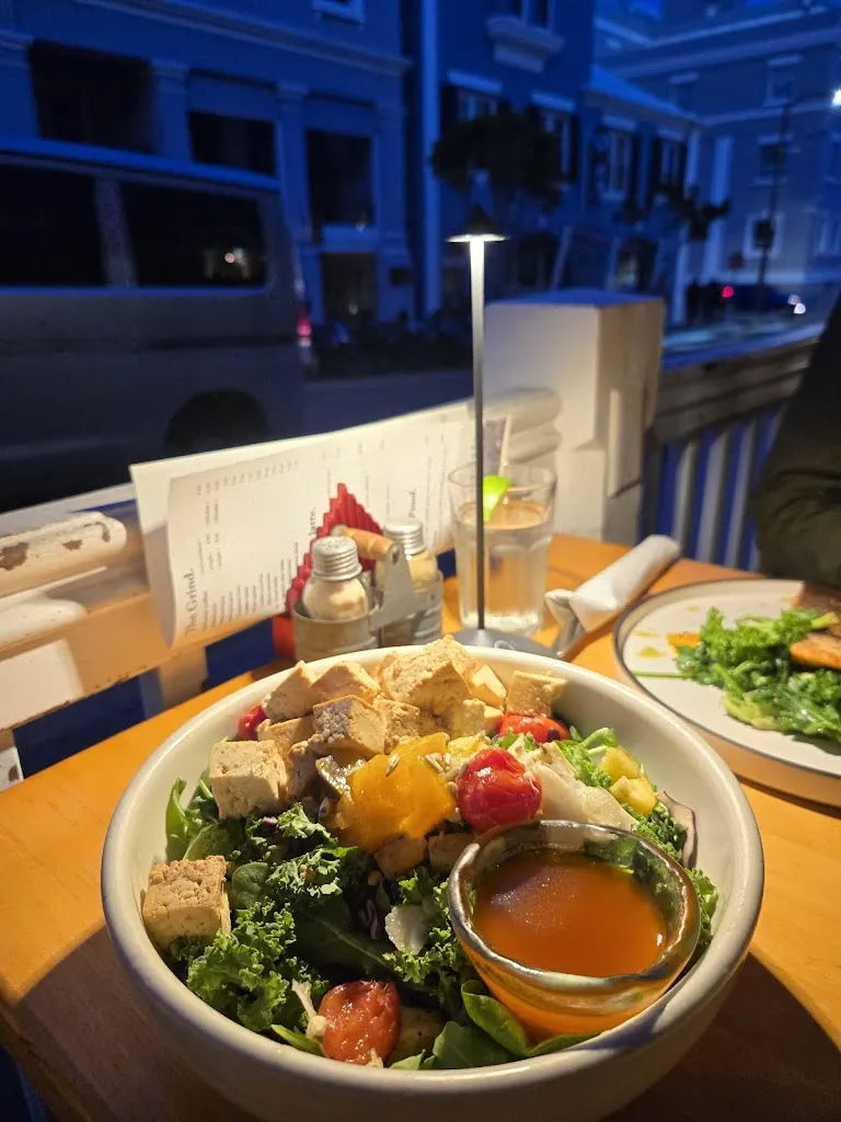 Ellyssa Brooks_Devil's Isle Cafe_Beuda_avis