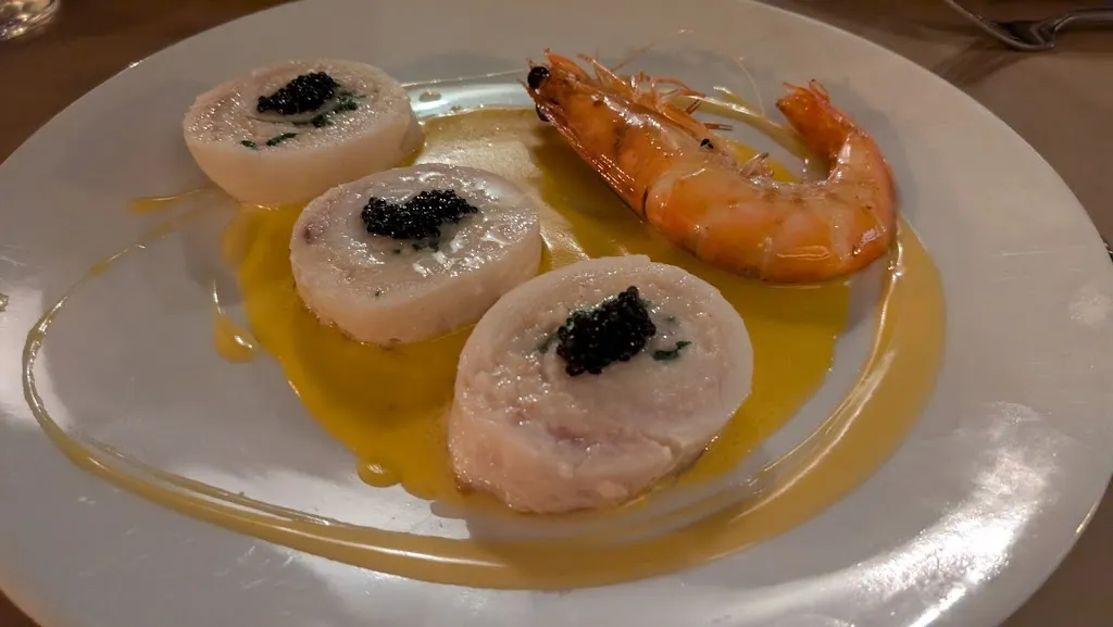 Daniel Ghinn_Mad Hatters_Beuda_review