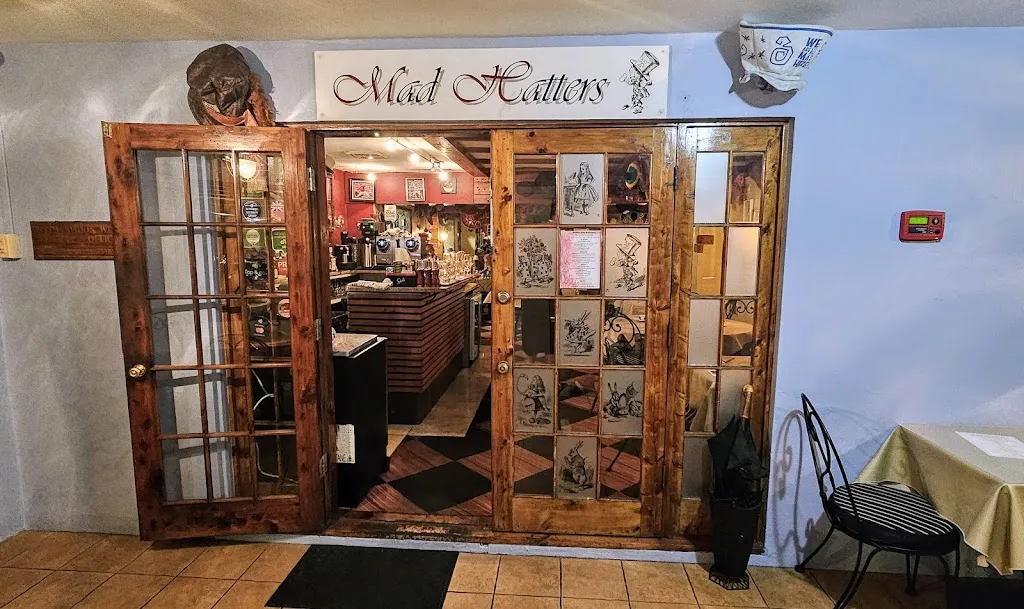 Mad Hatters restaurant in Beuda
