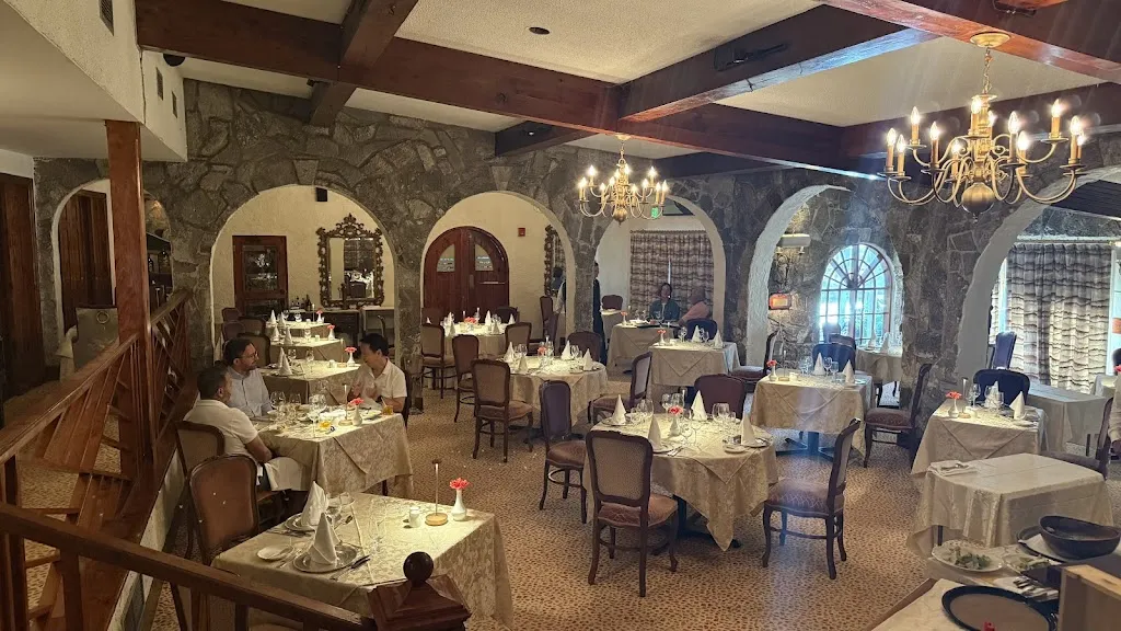 Fourways Restaurant & Inn_Beuda_slider_image_3