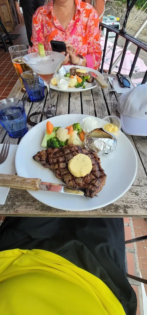 John C_The Swizzle Inn Pub and Restaurant_Beuda_review