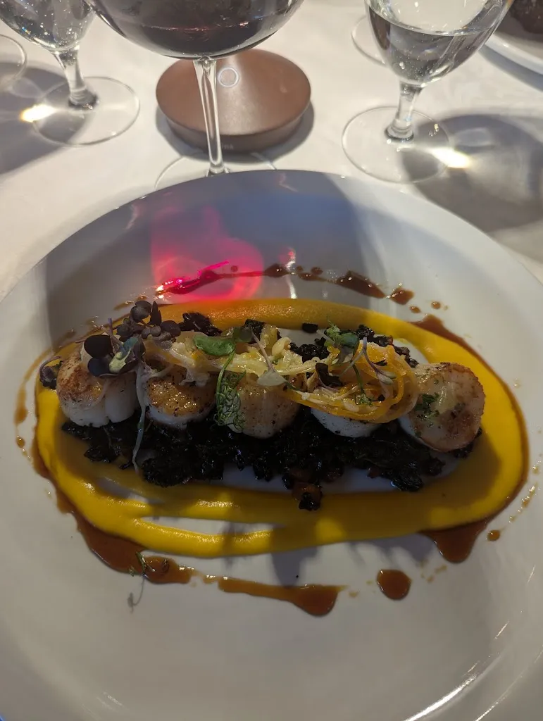 Anne Collier_Tom Moore's Tavern_Beuda_review