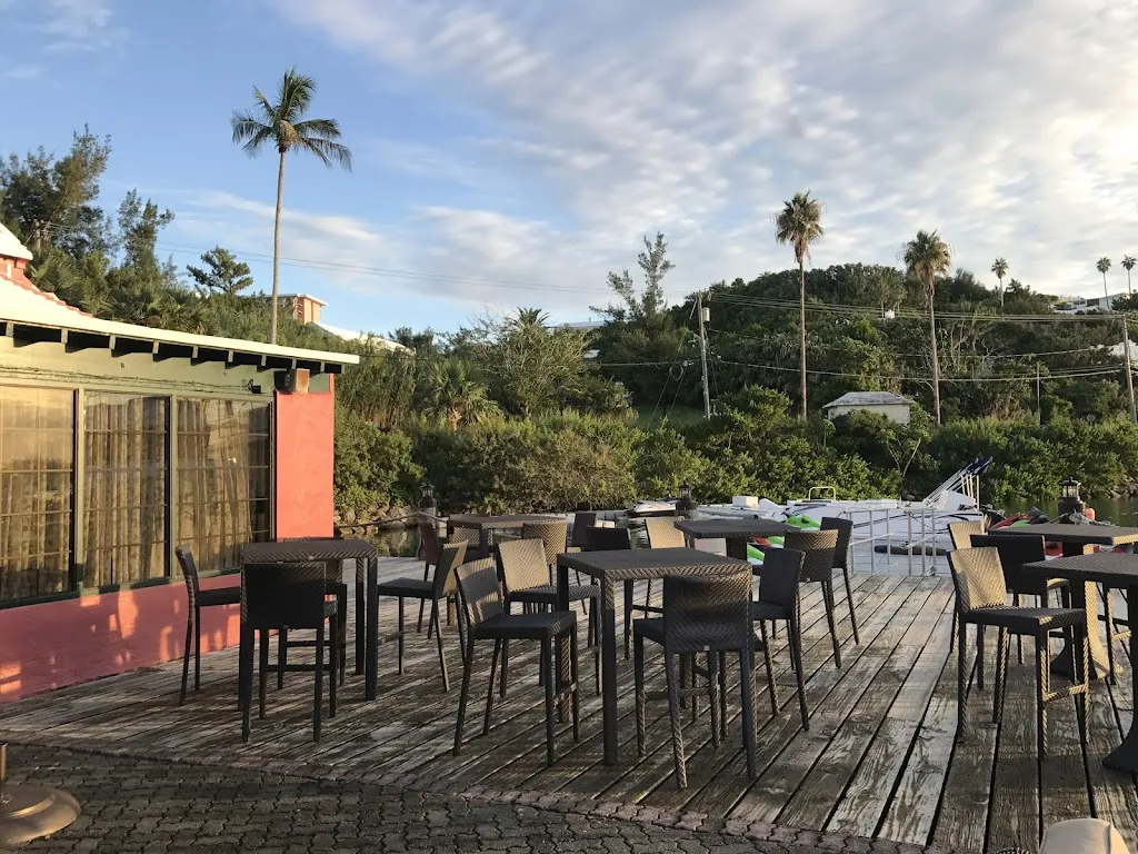 THE WATERLOT restaurant in Beuda