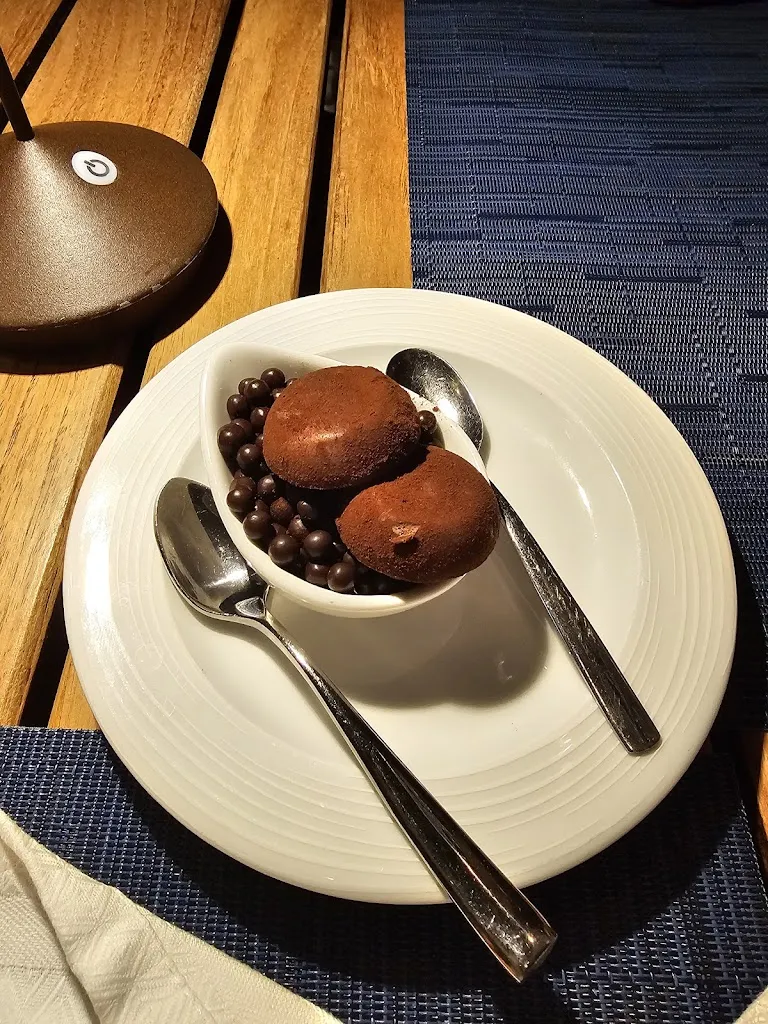 jason hall_Intrepid Bermuda_Beuda_review