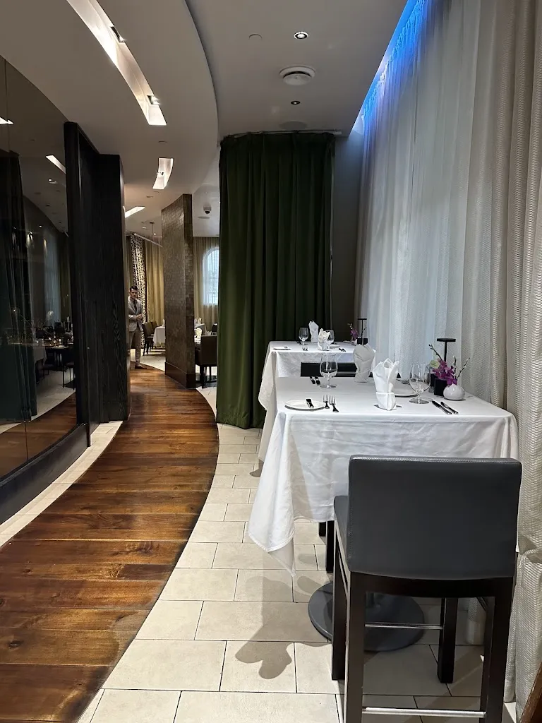 Harry's at the Waterfront_Beuda_slider_image_1