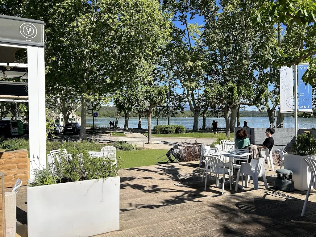 Set Cafè, el bar de la costa de Banyoles restaurant in Banyoles
