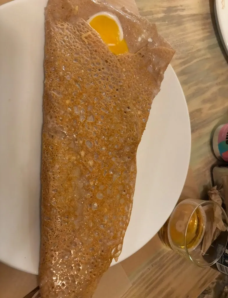 Sílvia El Trenet_El Trobador Salsitxeria-Hamburgueseria-Creperia_Banyoles_review