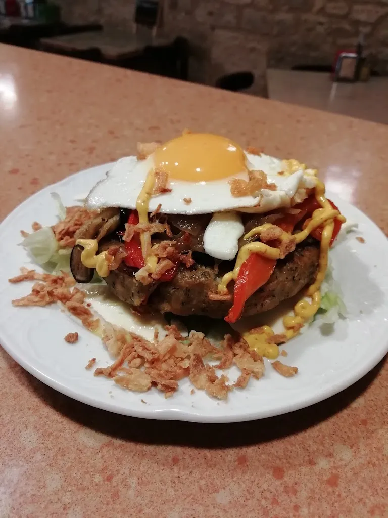 El Trobador Salsitxeria-Hamburgueseria-Creperia_Banyoles_slider_image_2