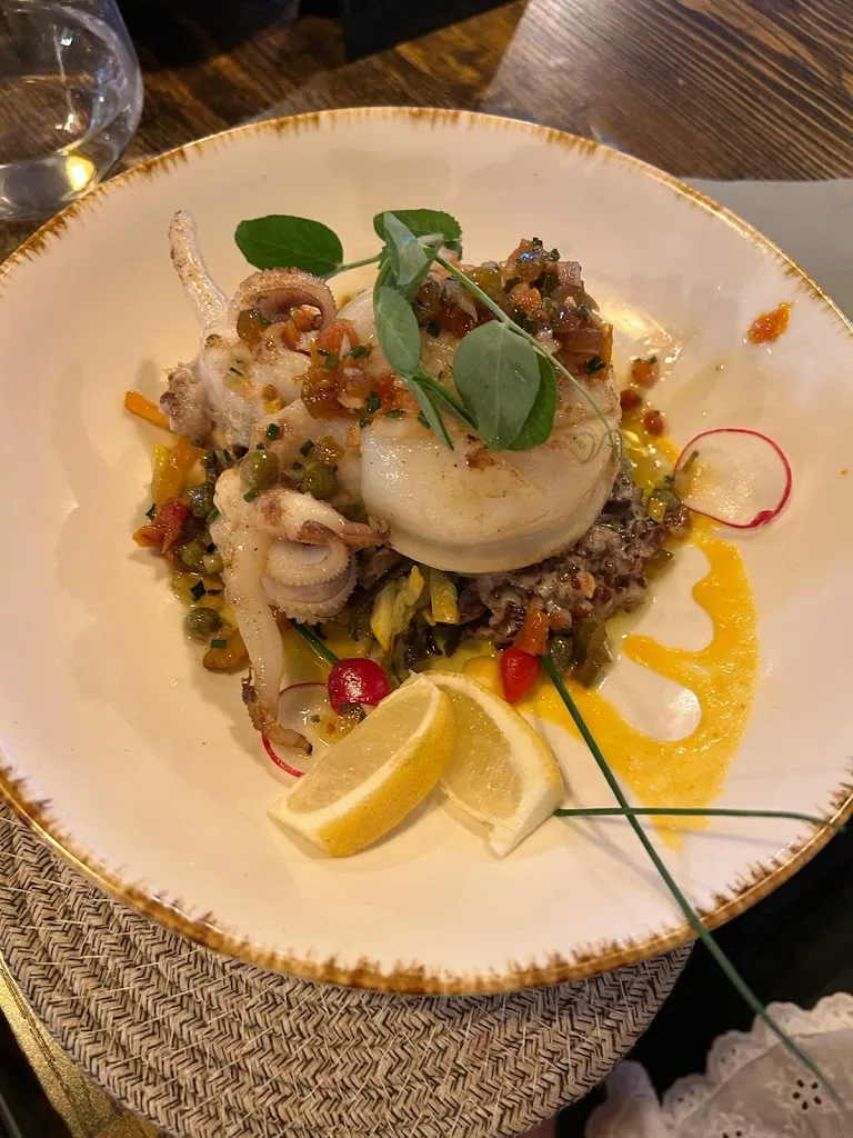 Aida Villa_Le Saint Amour_Aigües_review