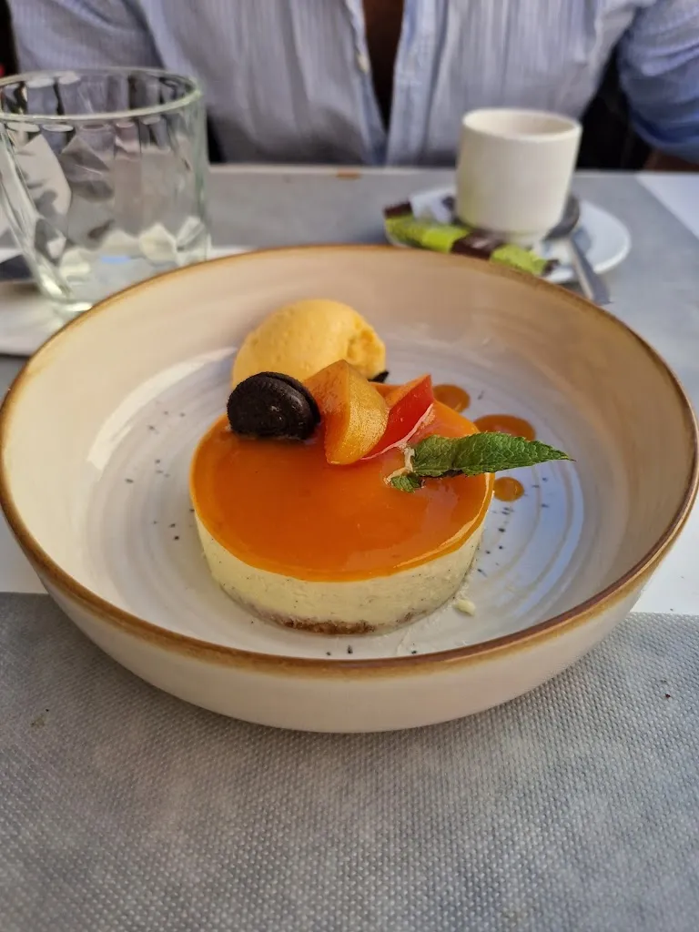 Layan Mahshi_Le Saint Amour_Aigües_review