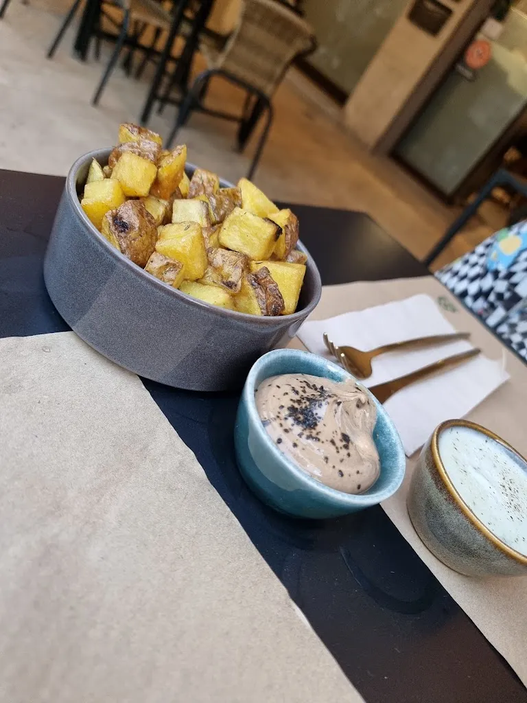 Sam Tolley_La Tasqueta - Pizzes 🍕 Vins 🍷 Territori 📍_Banyoles_review