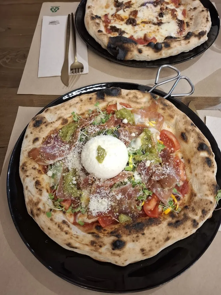 Jules Vandekerckhove_La Tasqueta - Pizzes 🍕 Vins 🍷 Territori 📍_Banyoles_review