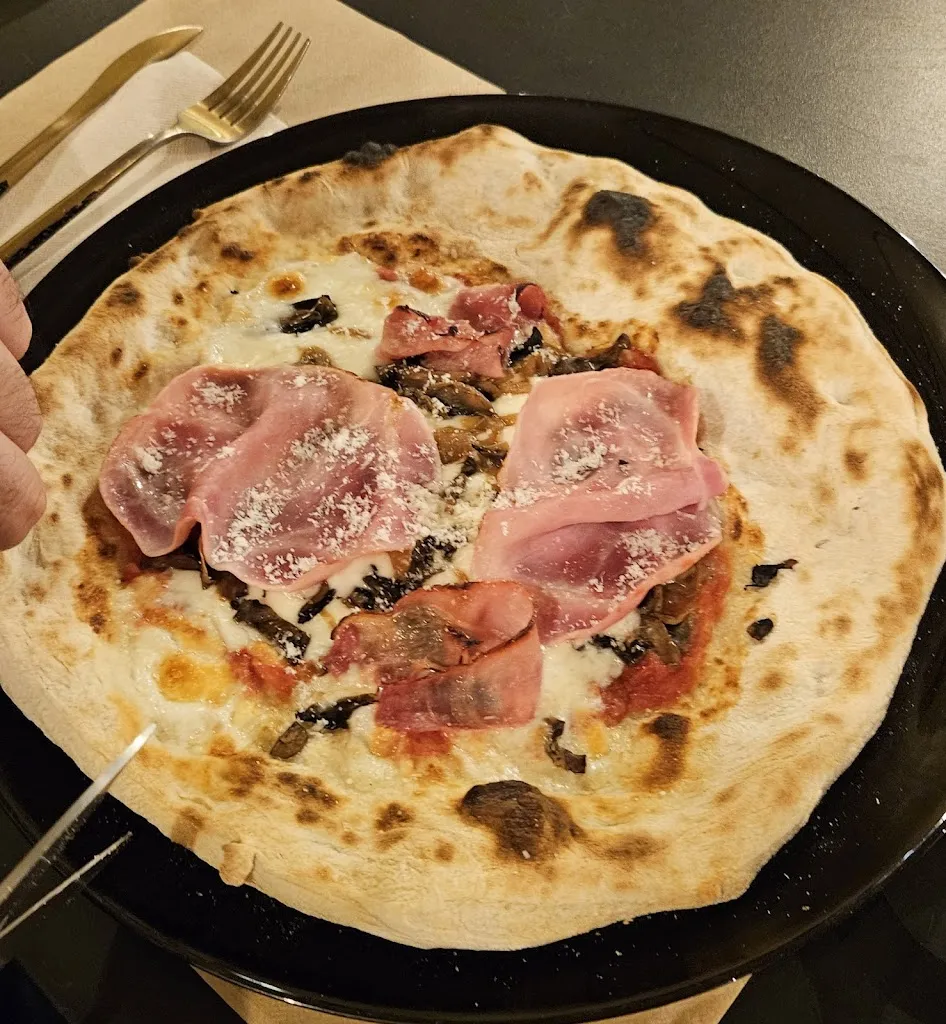 Enric Sureda_La Tasqueta - Pizzes 🍕 Vins 🍷 Territori 📍_Banyoles_review