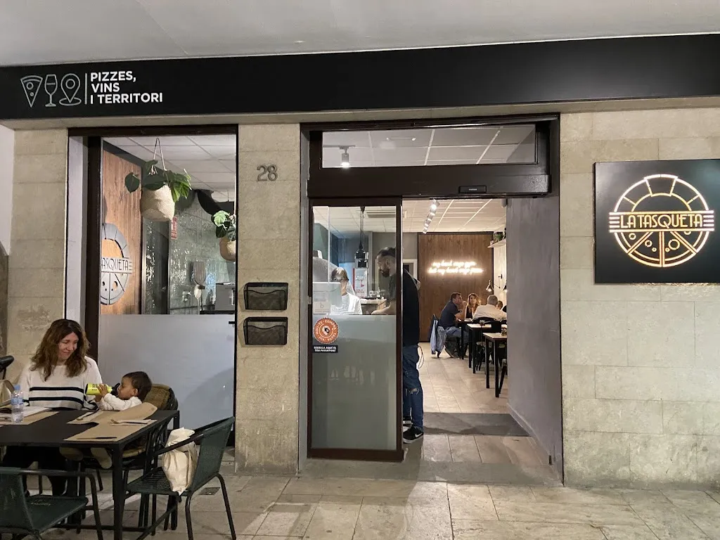 La Tasqueta - Pizzes 🍕 Vins 🍷 Territori 📍 restaurant in Banyoles