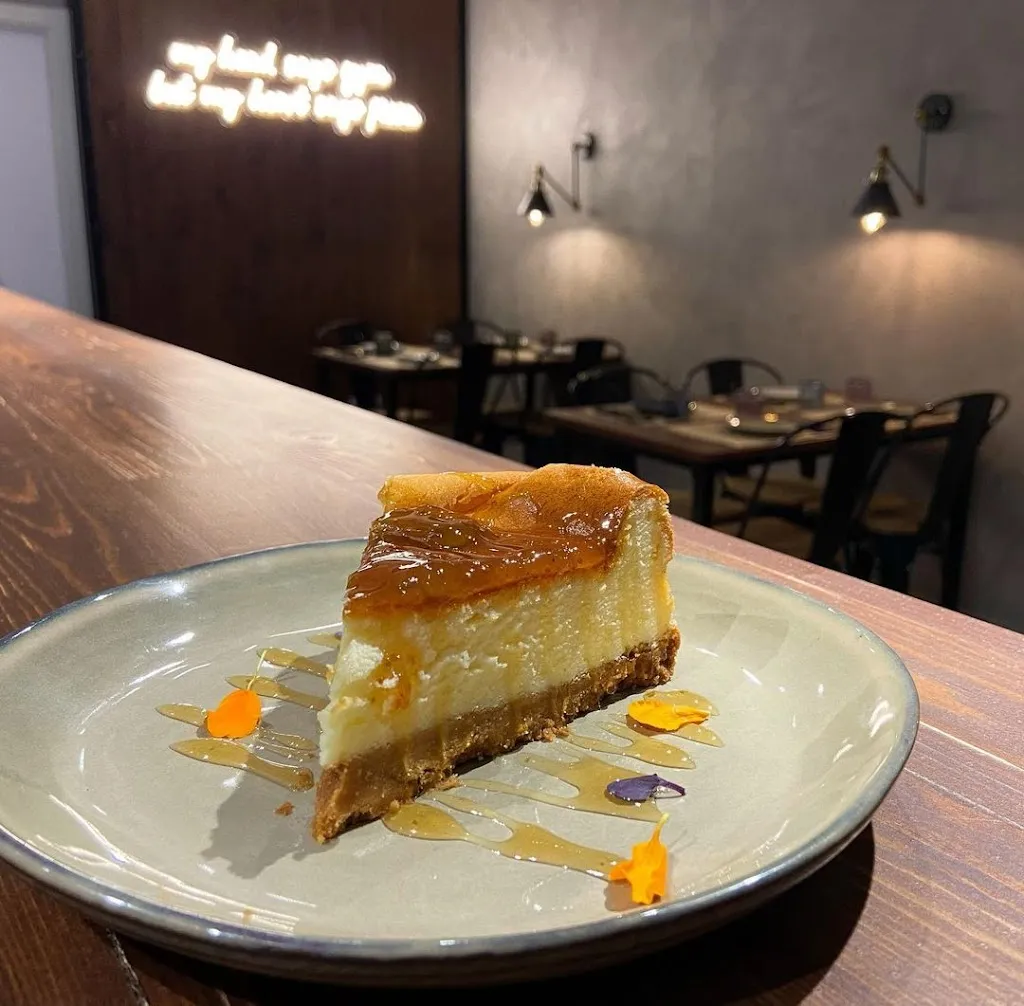 La Tasqueta - Pizzes 🍕 Vins 🍷 Territori 📍_Banyoles_slider_image_2