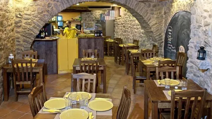 Pizzeria La Roda Groga_Besalú_slider_image_1