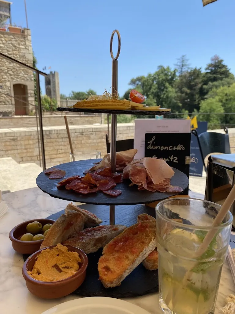 10 deL Pont Café Bar Bistro_Besalú_slider_image_2