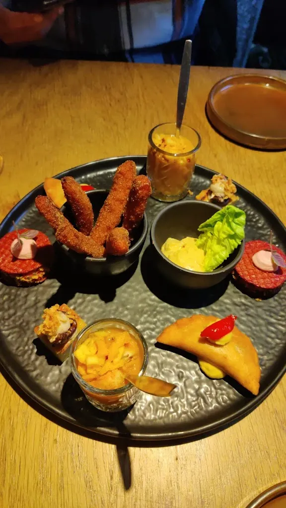 Shruti Prasad_De jongens van zand en klei_Breda_recensione