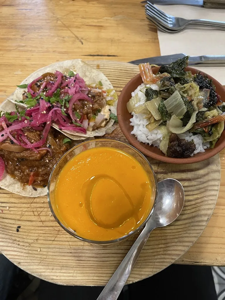 Haishan Xu_Ca la Pilar Dumingu_Bisbal dEmpordà La_review