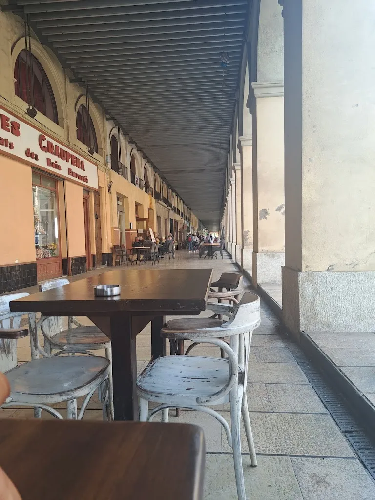 Fleur Wijnstekers_Cafeteria El Drac_Bisbal dEmpordà La_review