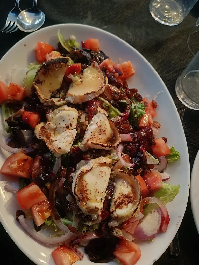 David Gubau_Bar Restaurant Can Vilà_Cabanelles_review