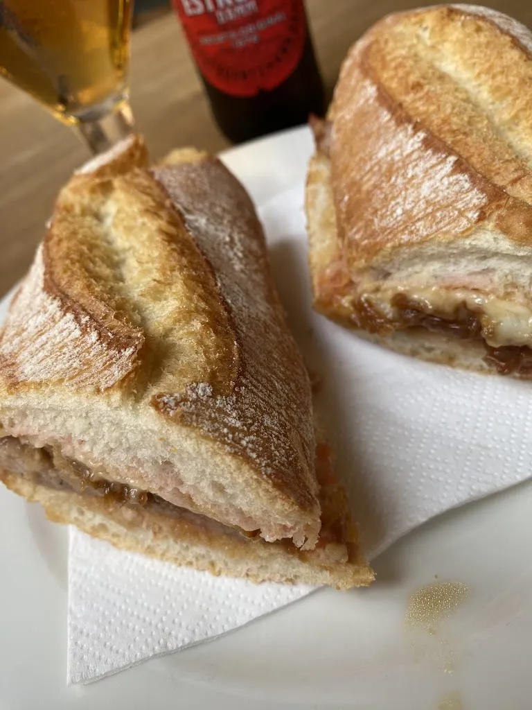 uri pc_CAT Can Guetes_Campdevànol_review