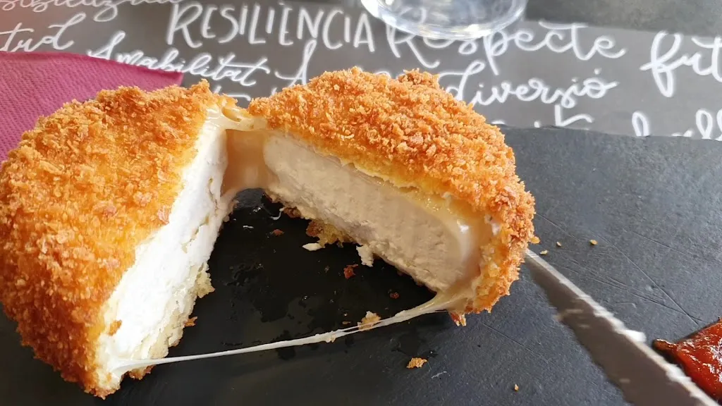 CAT Can Guetes_Campdevànol_slider_image_2